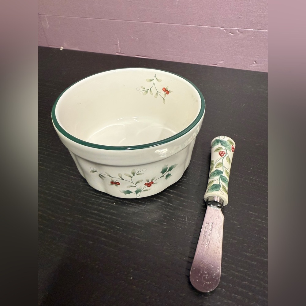Pfaltzgraff Winterberry Holiday Dip Dish and Cheese Spreader Ceramic Dishware